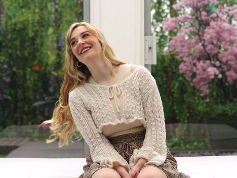 VidsPlus presents: Sexy blonde amateur summer drops her thong to be fucked during casting
