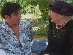 VidsPlus presents: Boning granny in her hot bald cunt